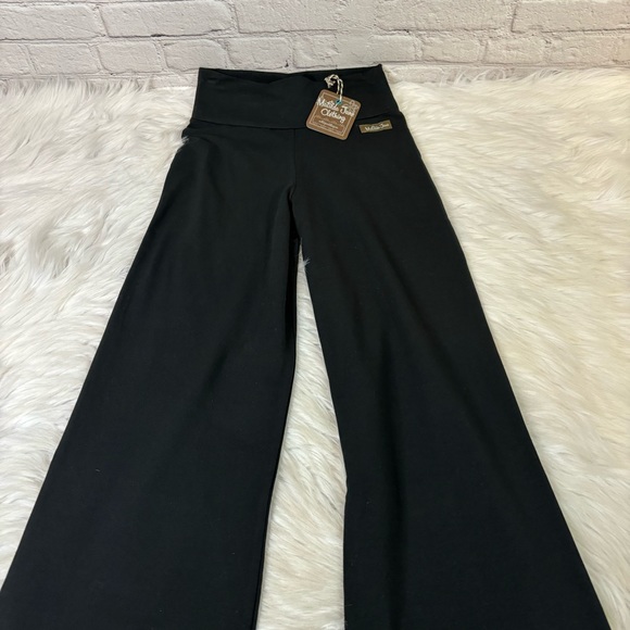NWT Matilda Jane Black Finns Stretchy Pants - Picture 2 of 6